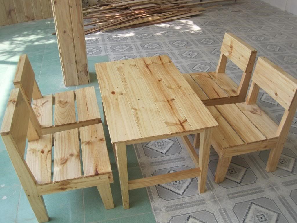 Có nên chọn gỗ thông cho bàn ghế trong quán cafe nhỏ 3